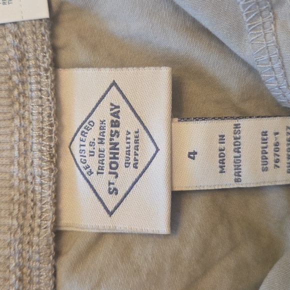 NWT St John's Bay Casual Tan Women Shorts, Size 4 - Picture 4 of 6